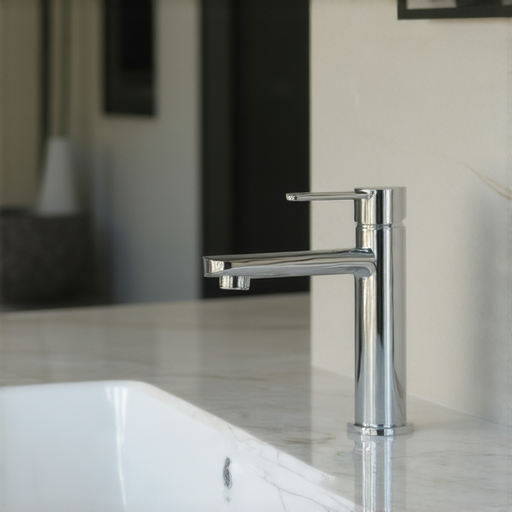 方形水龍頭展示，現代家居裝潢必備元素，淨化空間美感，搭配合適的設計風格，彰顯生活品質與時尚感，探索專業服務提升家居品味。