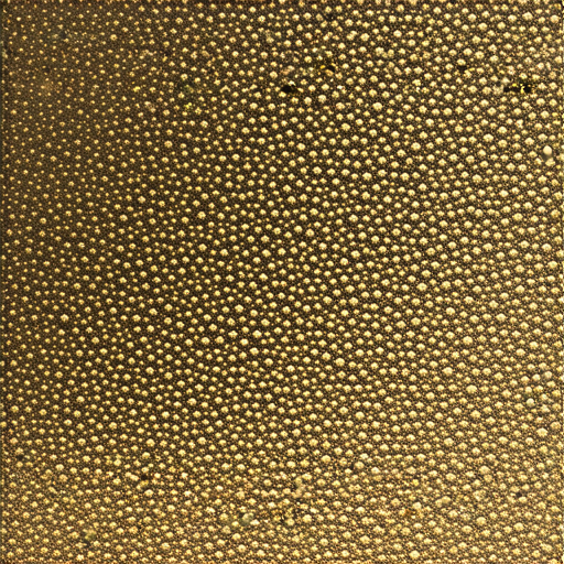 水管內部水垢與沙眼特寫，顯示出其潛藏的秘密，強調家庭水質受影響的重要性，提醒人們定期檢查水管，保障飲水安全。